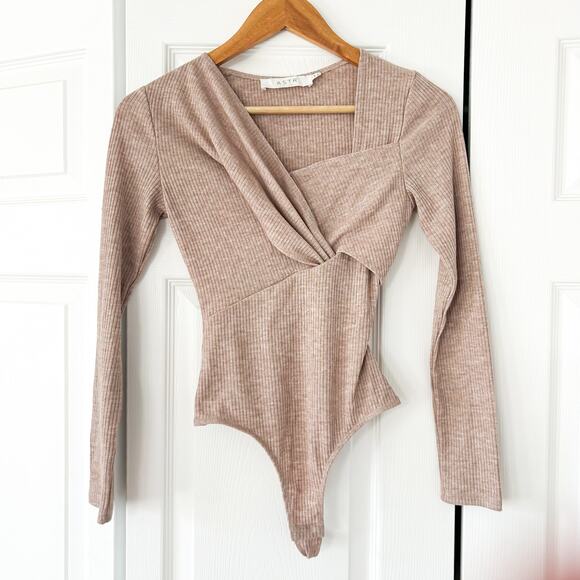 NWOT ASTR The Label Beth Cream Ribbed Long Sleeve Wrap Bodysuit XS - Picture 2 of 5
